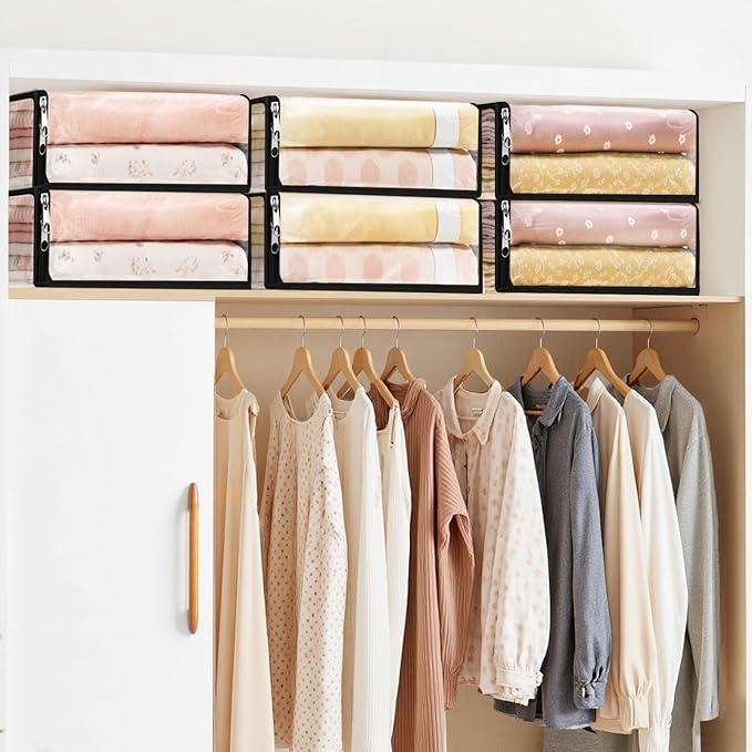 SpaceWhisper 4 Pack Clear Storage Bags, Plastic Blanket Storage Bags with Zipper and Handle, Moving Bags for Comforter, Bedding & Clothes, Closet Organizer and Under Bed Storage (15.7x13.8x3.9 Inch)