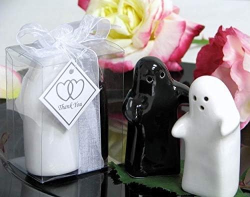 Salt and Pepper Shakers Cute Decorative Novelty Hugging Shakers Couple Set Black and White Modern and Vintage Hug Design Easy to Refill and Dispenser Shaker Set