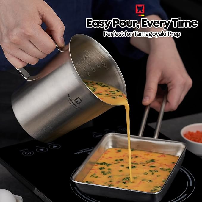 WAGENSTEIGER 18/8 Stainless Steel Measuring Cup: Metal Measuring Pitcher with Engraved Oz & ml Markings, Precision Pour Spout & Sturdy Handle – Baking, Coffee & Barista Use (1000ml / 33.8Oz)