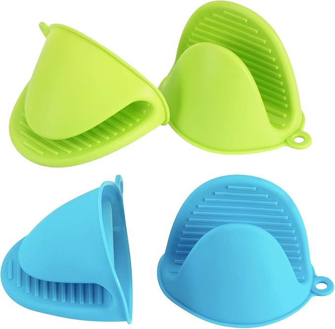Vaincre 4PCS Silicone Oven Mitts Heat Resistant, Silicone Potholders for Kitchen, Mini Rubber Oven Glove Kitchen Mittens, Cute Cooking Mitts (Blue and Green) | Food Grade Silicone, Non-Slip Grip, Waterproof, Mini Size, Flexible, Dishwasher Safe, For Co...