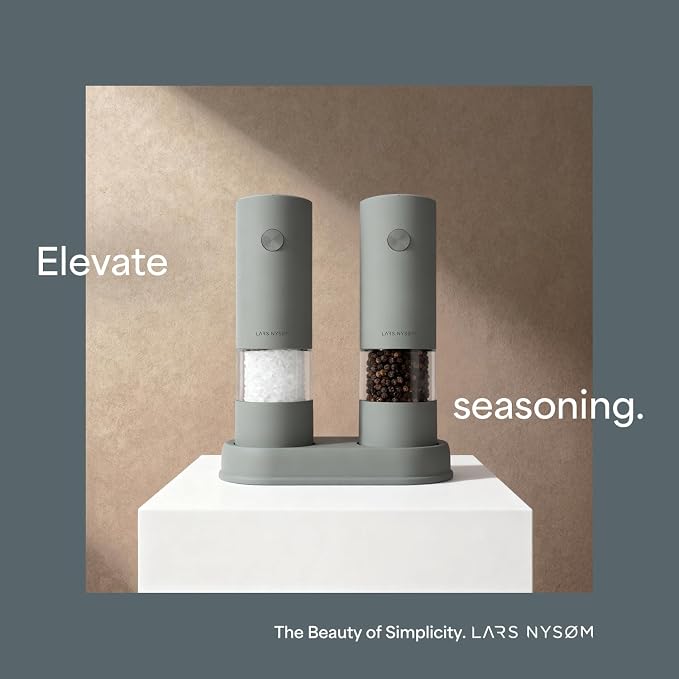 LARS NYSØM Electric Salt and Pepper Grinder Set I Automatic Salt and Pepper Mills with Adjustable Ceramic Grinder I AAA-Battery Operated Electric Spice Mill Set (Cream Beige)