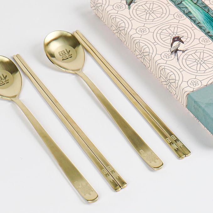 ONGI Korean Spoon and Chopsticks Set, Flat Korean Chopsticks, Premium 18/10 Stainless Steel, Turtle Symbol Design, Made in Korea, Dishwasher Safe, Meaningful Korean Gift (TT Gold 2 Set)