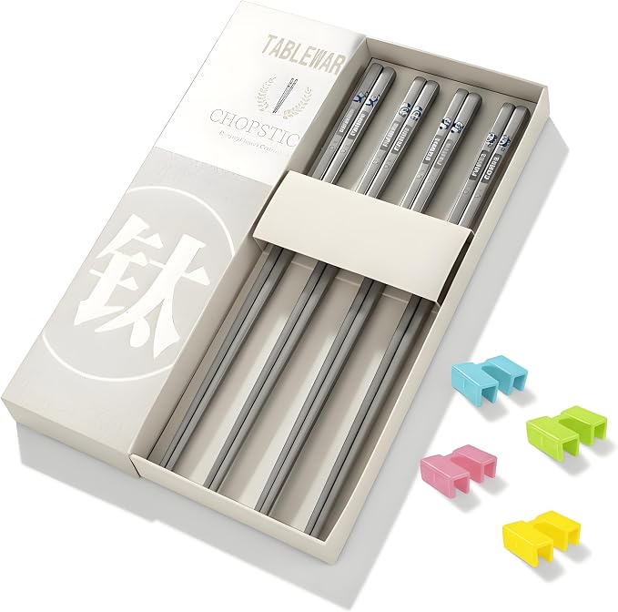 Titanium-plated stainless steel chopsticks with Training Helpers - Premium Reusable Non-Slip & Lightweight Metal Chopsticks Set, Dishwasher Safe, Furniture Kitchen Premium Gift Set (Silver）