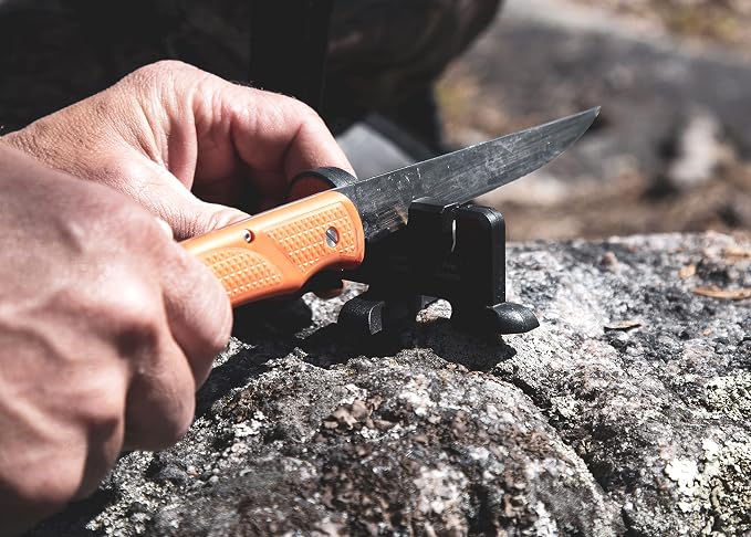 OUTDOOR EDGE Fish & Bone - Folding Fillet Knife with 5.0" 440A Stainless Steel Blade for Fish and Processing Big Game - Pocket Clip