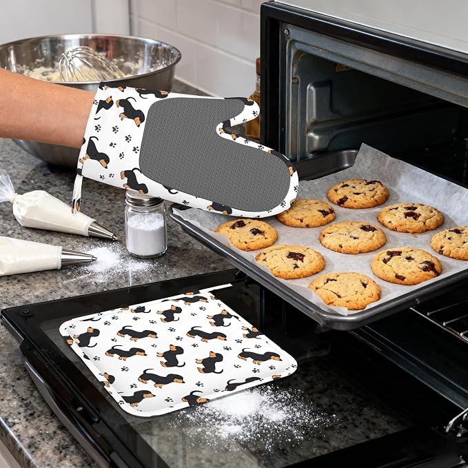Cute Dachshund Dog Heat-Resistant Silicone Oven Mitts and Pot Holders 4 Piece Set,Extra Long Non-Slip Kitchen Oven Gloves for Cooking, Baking, BBQ,Grilling