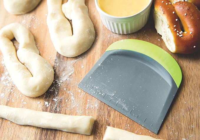 Fox Run Dough and Bowl Scraper, 4.75" Flat Edge Bench Scraper, Green | Durable & Dishwasher Safe Nylong & Silicone Bench Scraper | Easily Scrape Dough, Scrape Bowls & Cut Dough | Baking Gadget