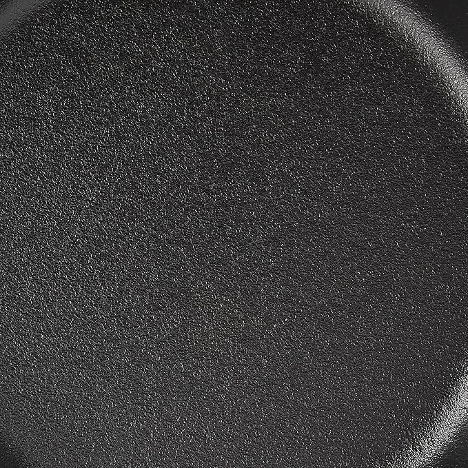 Lodge Wildlife Series - 6.5" Cast Iron Skillet with Wolf Scene